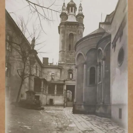 Armenian Courtyard Retreat вірменський дворик Lviv