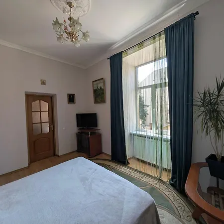 Armenian Courtyard Retreat вірменський дворик Apartment