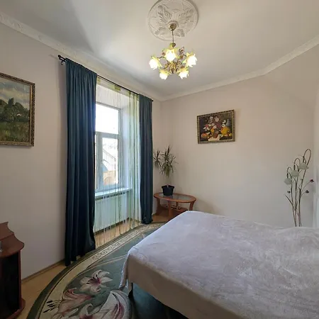 Armenian Courtyard Retreat вірменський дворик Apartment
