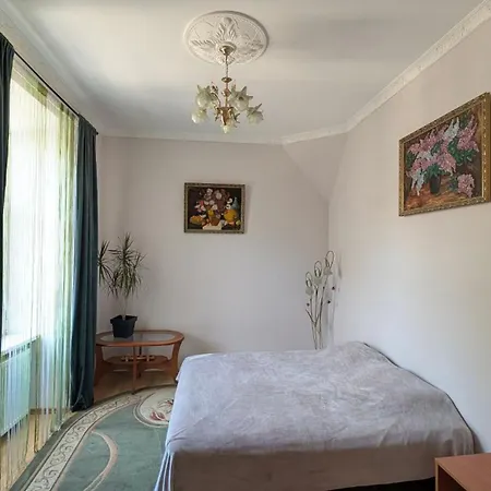 Armenian Courtyard Retreat вірменський дворик *
