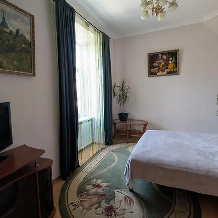 Armenian Courtyard Retreat вірменський дворик Apartment *